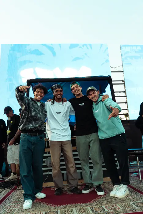 Un crew sur la scène du festival